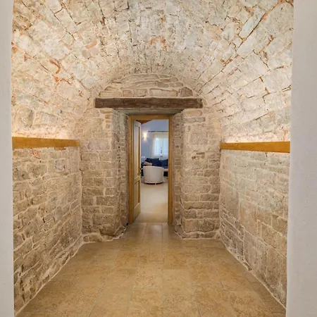 Marion Villa Radovani