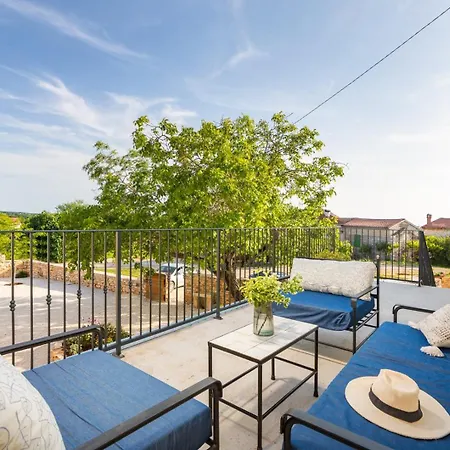 Marion Villa Radovani