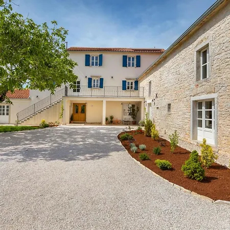 Marion Villa Radovani